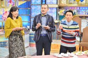 左から菊池桃子、カミナリ。(c)日本テレビ