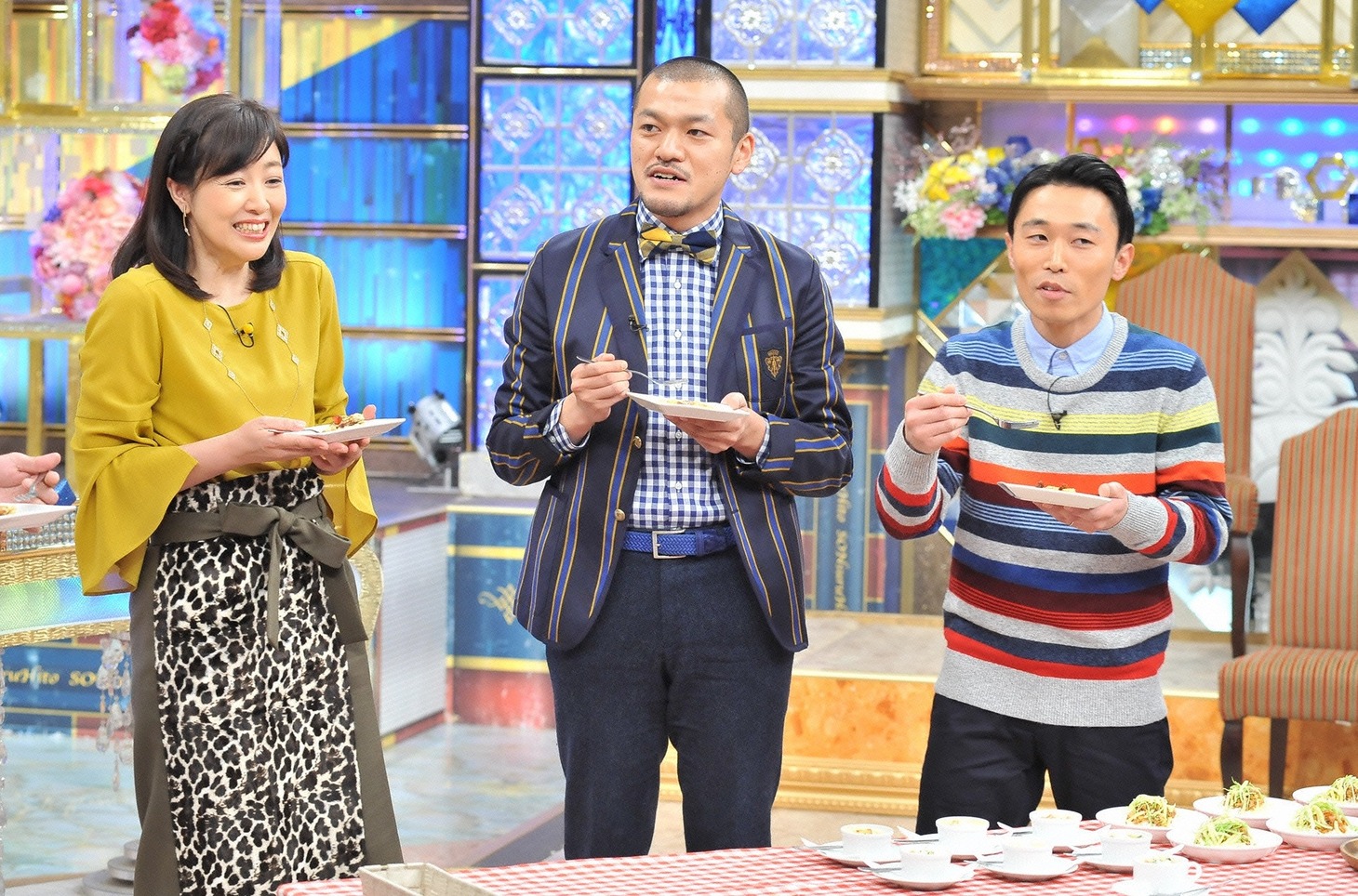 左から菊池桃子、カミナリ。(c)日本テレビ