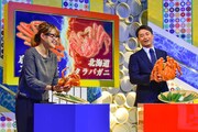 ギャル曽根と杉村太蔵による地元カニ対決の様子。(c)MBS