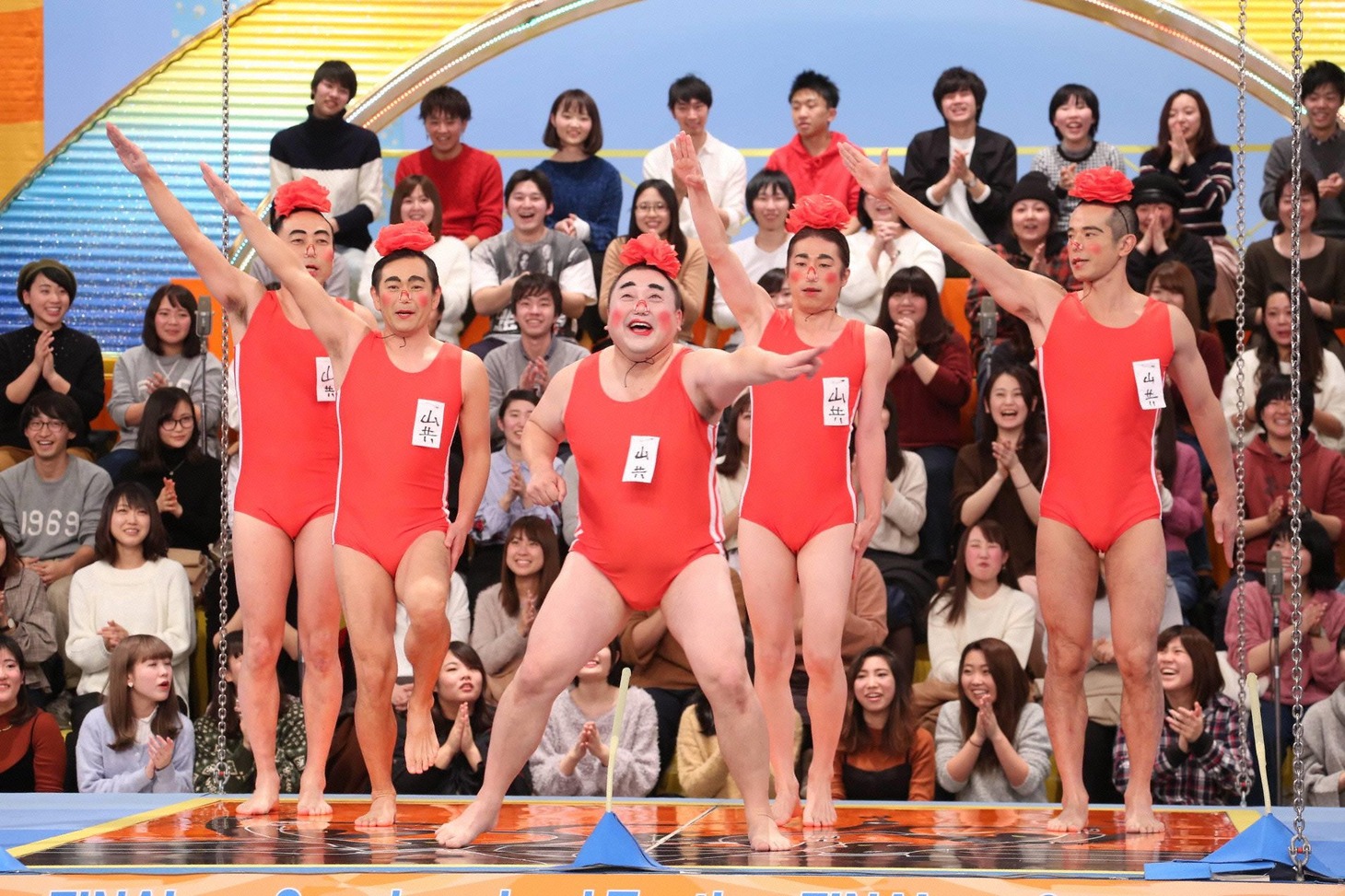「シンクロナイズドテイスティング」に登場する、山本共和国のメンバー。(c)フジテレビ