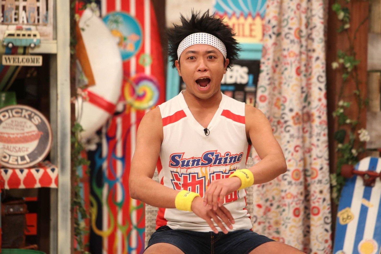 「さんまのお笑い向上委員会」に出演する、サンシャイン池崎。(c)フジテレビ