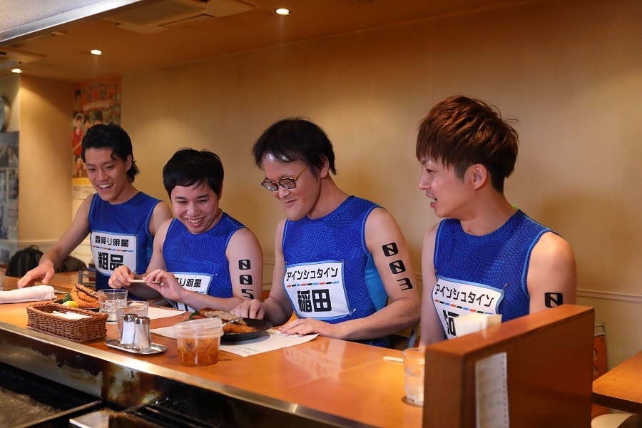 “グルメロケ力”の向上を目指す、（左から）霜降り明星、アインシュタイン。(c)関西テレビ