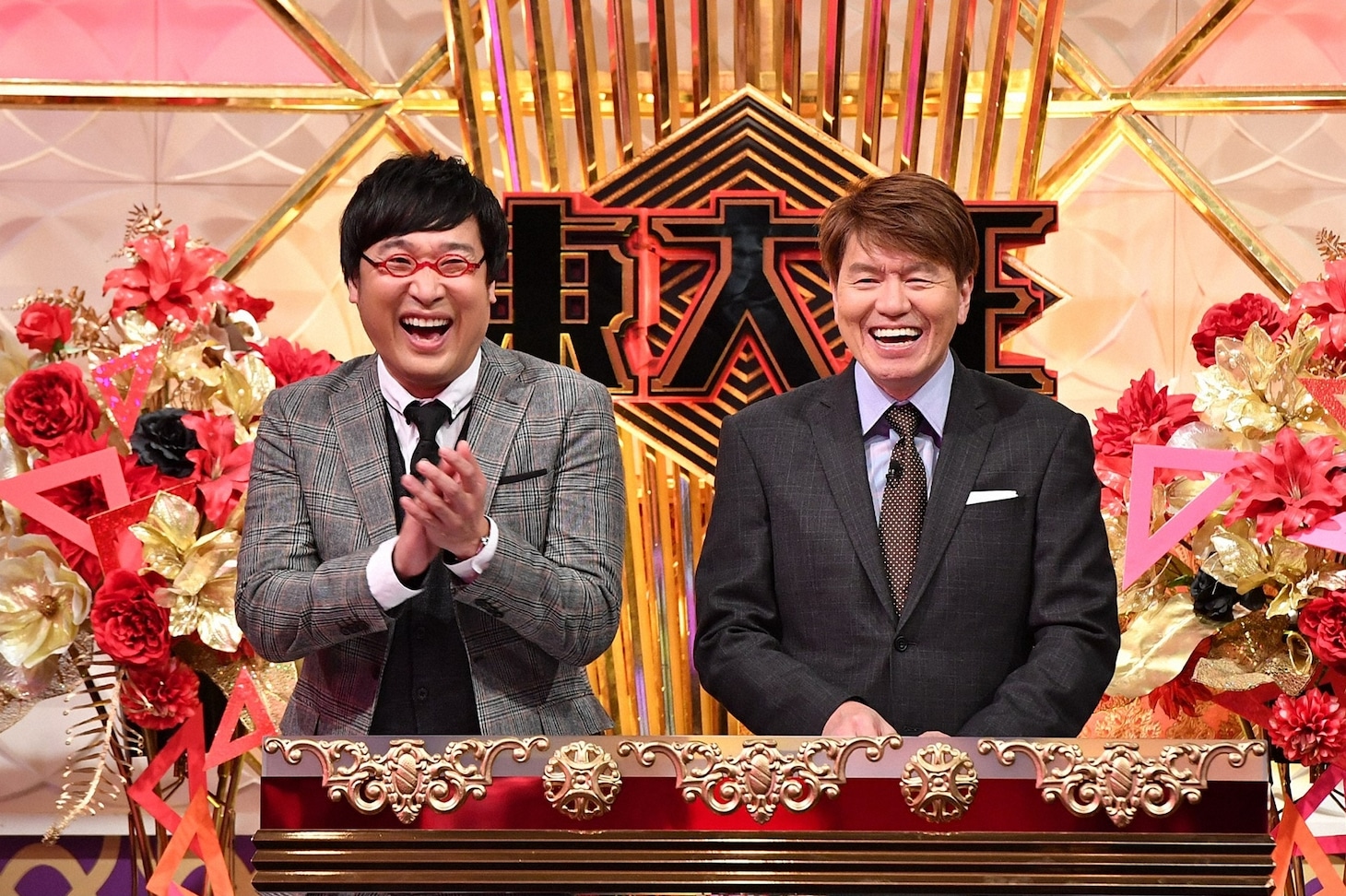 MCの（左から）南海キャンディーズ山里、ヒロミ。(c)TBS