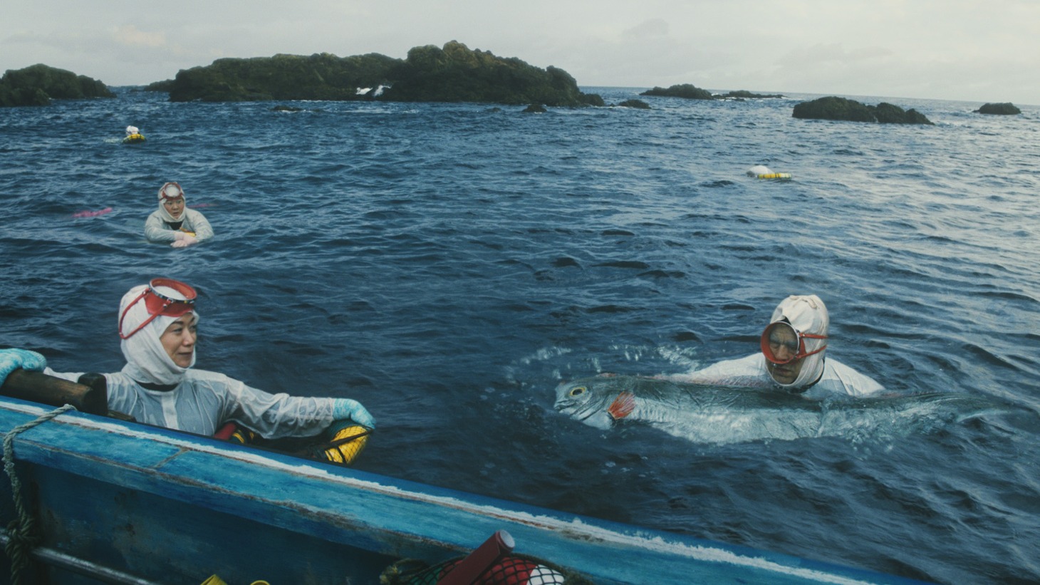 「プライドオブボス」の新CM「海女」篇のワンシーン。