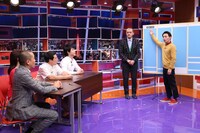 カミナリ（右）によるプレゼンのワンシーン。(c)中京テレビ