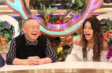 （左から）松村邦洋、池田美優。(c)関西テレビ