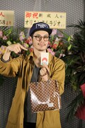 イベント前、囲み取材に応じるキングコング西野。