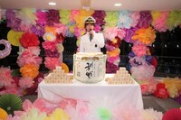 「あらためて成人を祝う会」の様子。