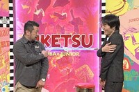 左からケンドーコバヤシ、千原ジュニア。(c)読売テレビ