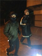 100キロマラソンに挑戦するキングコング西野（左）。