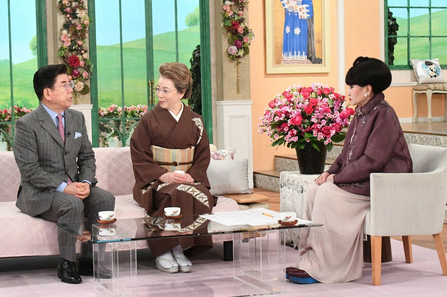 「徹子の部屋」に出演する（左から）西川きよし、西川ヘレン、黒柳徹子。(c)テレビ朝日