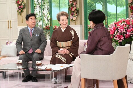 (左から)西川きよし、西川ヘレン、黒柳徹子。(c)テレビ朝日