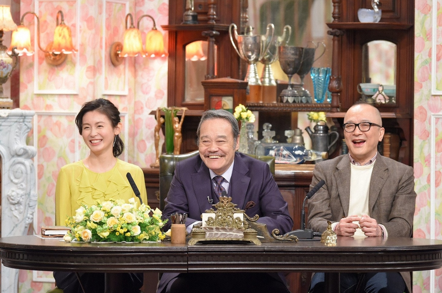 「探偵！ナイトスクープ」2月9日放送回に出演する西田敏行（中央）、本仮屋ユイカ（左）、山田五郎（右）。(c)ABC