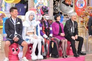 左から勝俣州和、えなこ、デーモン閣下、藤田紀子、陣内孝則。(c)読売テレビ