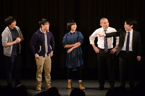「東京コントメン Vol.36」の様子。ラブレターズが以前ライブで大敗した、大学生トリオのダダダダンス（左から3人）。