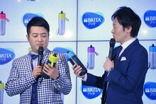 トーク中の和牛。