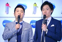 トーク中の和牛。