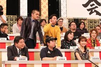 「被害者の会」の面々。(c)フジテレビ