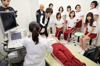 「ロンハー女子健康診断」のワンシーン。(c)テレビ朝日