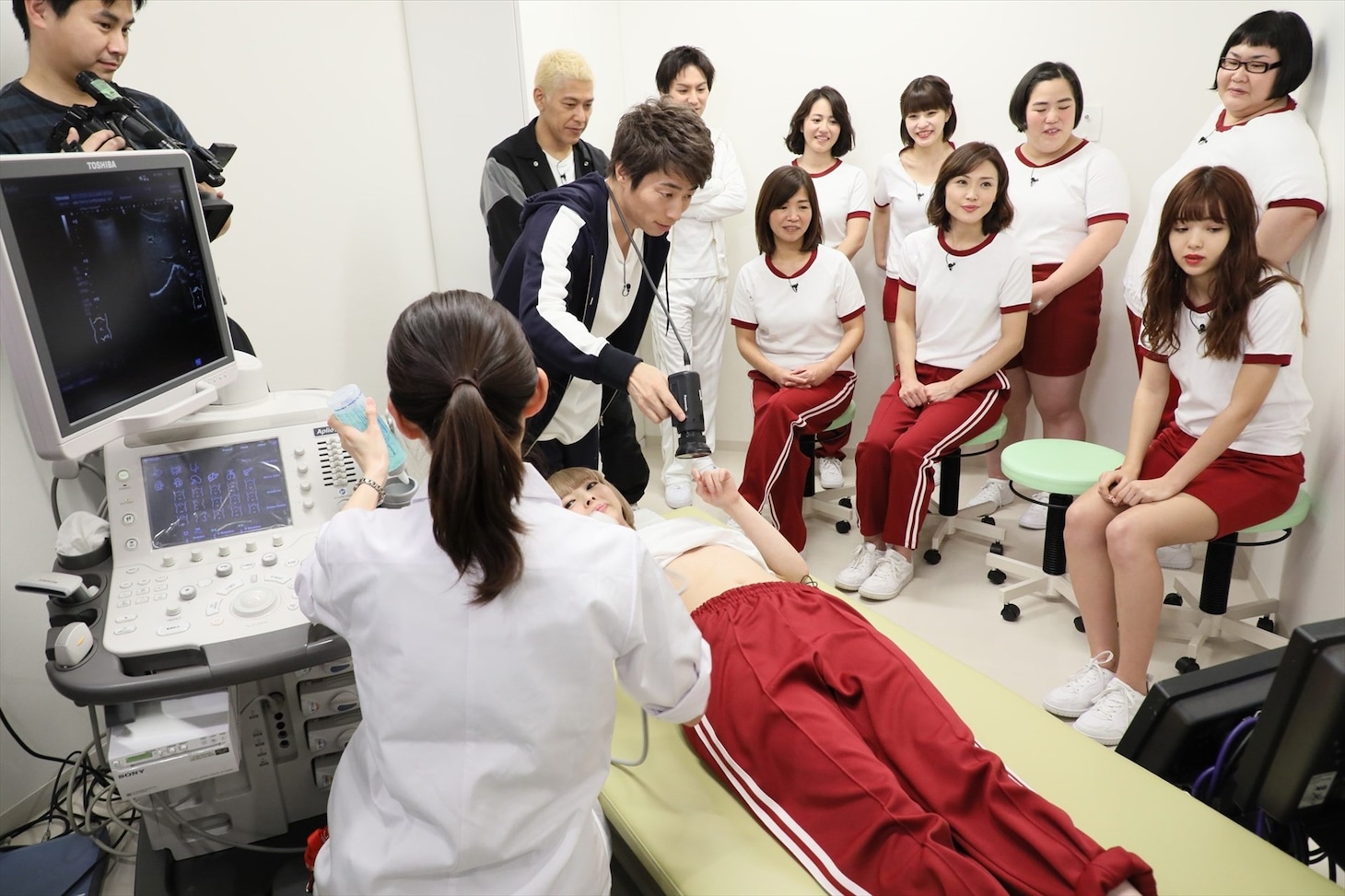 「ロンハー女子健康診断」のワンシーン。(c)テレビ朝日