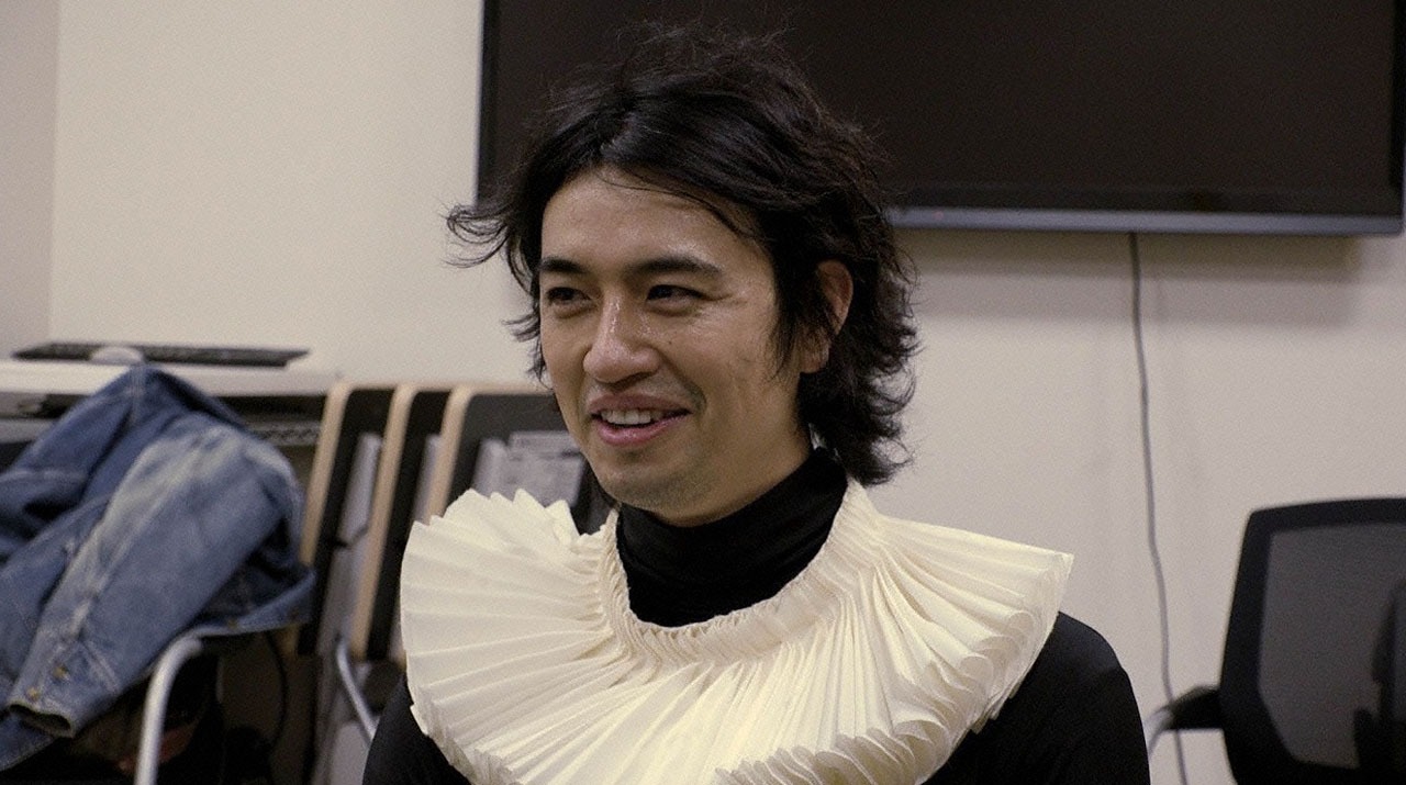人印のマスクを脱いだ斎藤工。