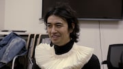人印のマスクを脱いだ斎藤工。