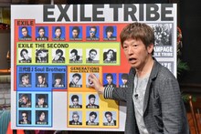 EXILE TRIBEについて解説するちゃらんぽらん冨好。(c)MBS