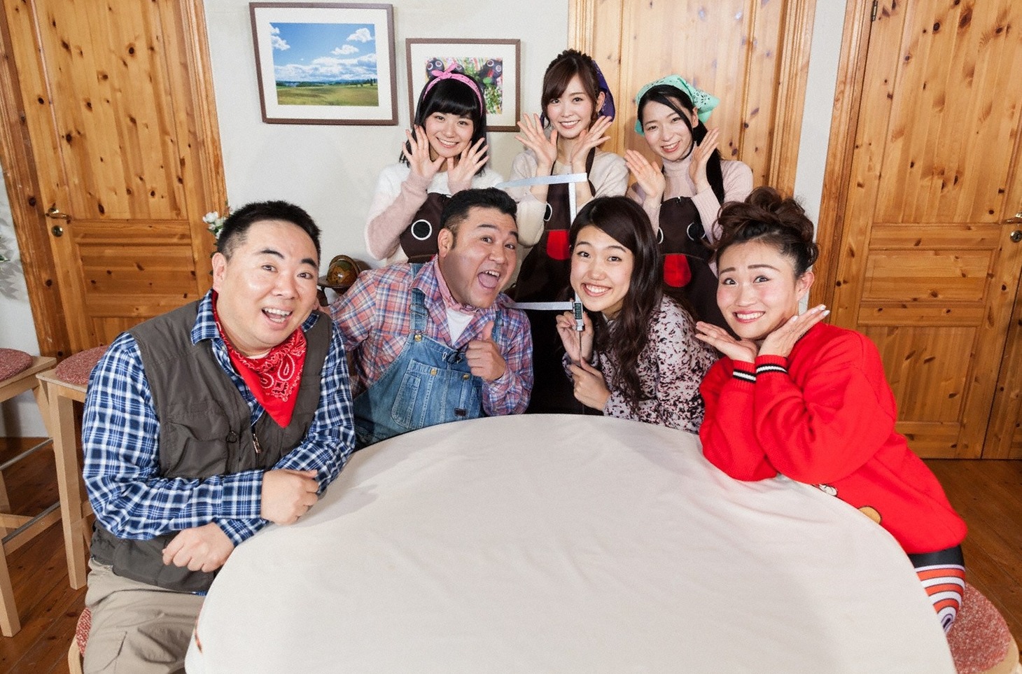 「ザキ山小屋」に出演する（手前左から）ドランクドラゴン塚地、アンタッチャブル山崎、横澤夏子、キンタロー。ら。(c)ABC