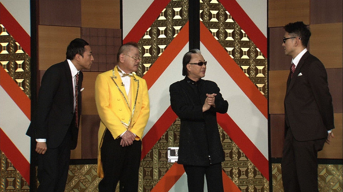 「お笑い演芸館」に出演する（左から）ナイツ塙、マギー司郎、Mr.マリック、ナイツ土屋。(c)BS朝日