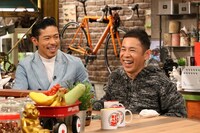 （左から）松本利夫、ナインティナイン岡村。(c)関西テレビ