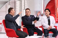 左からくりぃむしちゅー上田、サンドウィッチマン。(c)日本テレビ