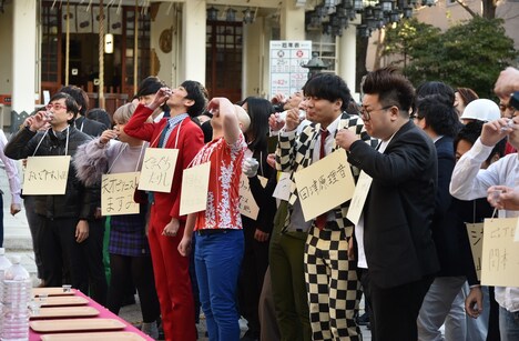 「運ロワイアル ~芸人100人容赦なき運バトル~」のワンシーン。(c)読売テレビ