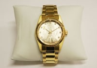 クラウドファンディングのリターンとして用意されている「ベンジャミンボーナス金腕時計」。