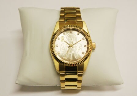 クラウドファンディングのリターンとして用意されている「ベンジャミンボーナス金腕時計」。