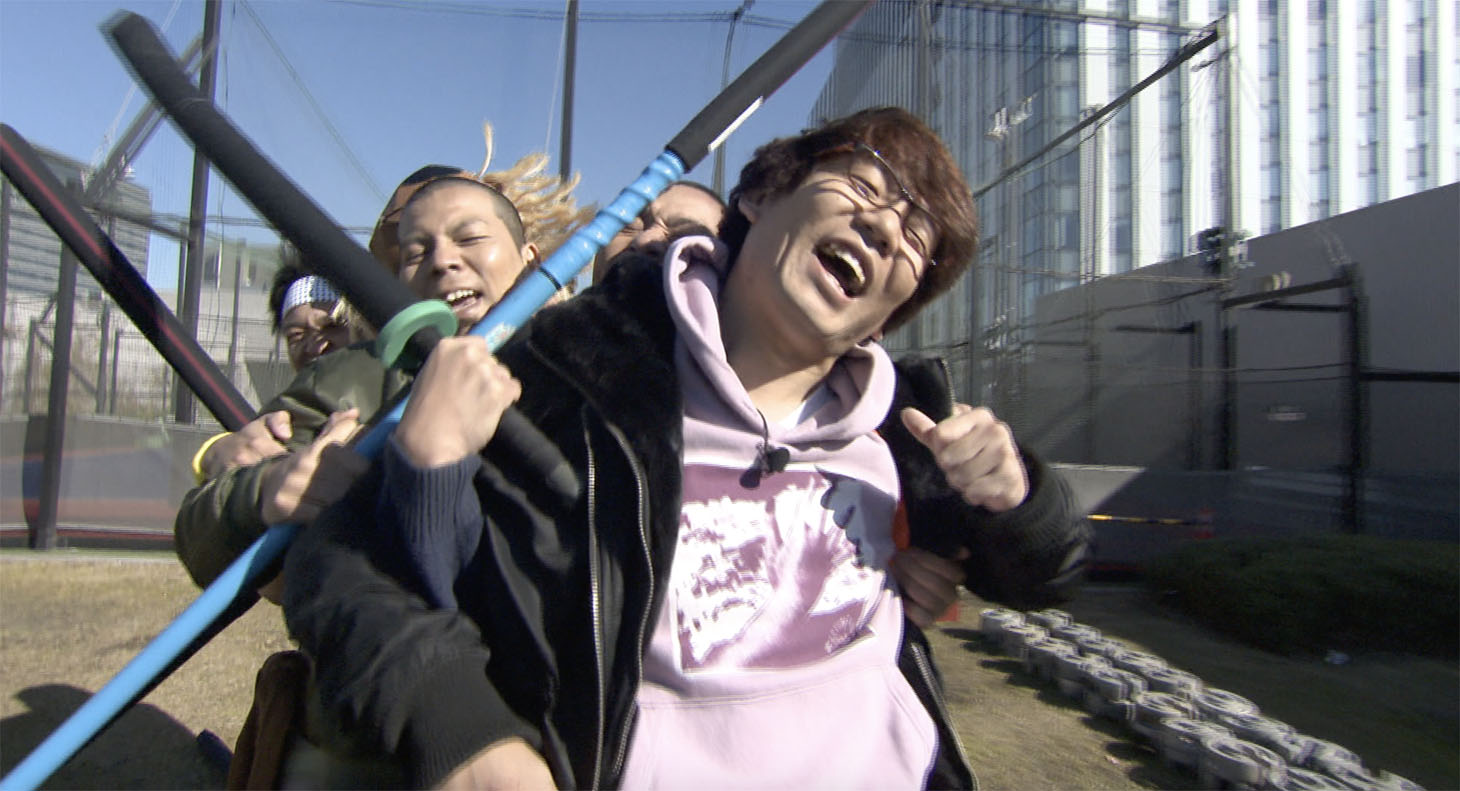 「どういうお笑い王」でツッコミを担当する三四郎・小宮（手前）。(c)テレビ東京