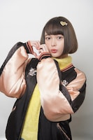 玉城ティナ演じる宇宙人のヨイ。