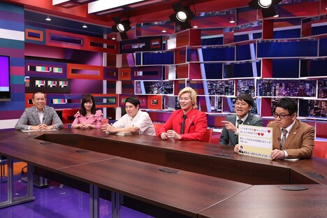 ミキ（右端）がプレゼンするワンシーン。(c)中京テレビ