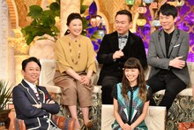「櫻井・有吉THE夜会」に出演する、かまいたち（後列右）ら。(c)TBS