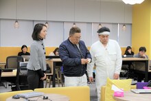 「サンドウィッチマンのぶらり即席コントの旅 DX」特別回のワンシーン。