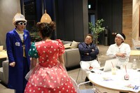 はじめあきらとつくもちゃんと即興を繰り広げるサンドウィッチマン。