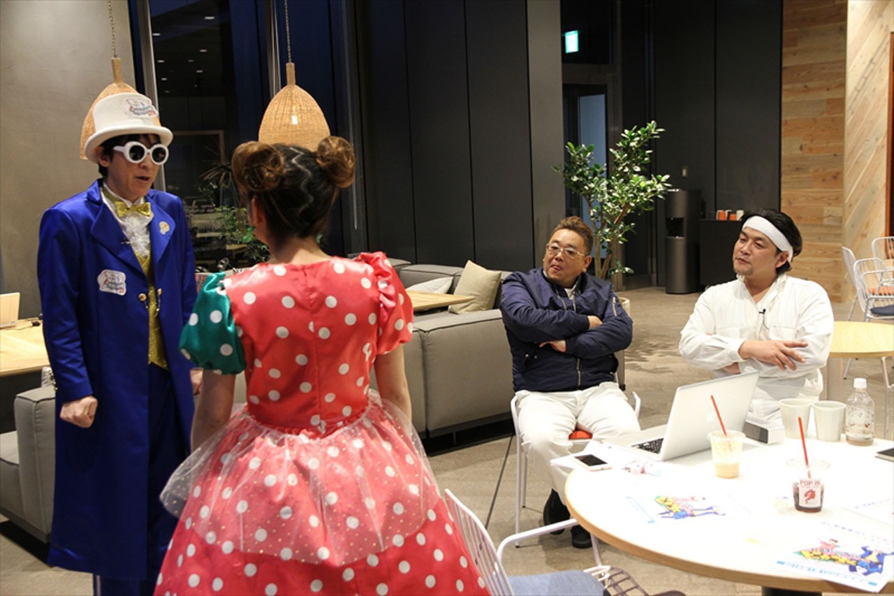 はじめあきらとつくもちゃんと即興を繰り広げるサンドウィッチマン。