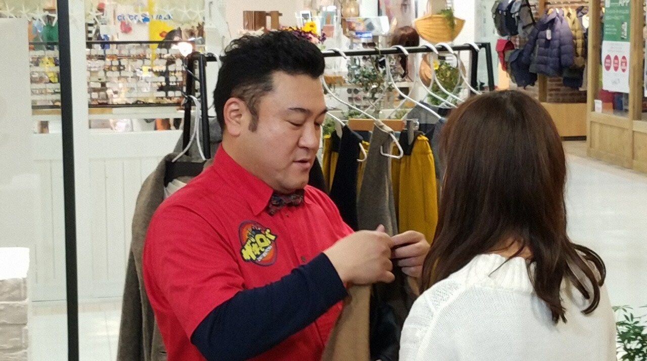 ザキヤマ、女性ファンの自宅をサプライズ訪問