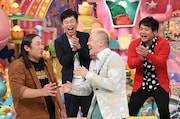 (手前左から)ロバート秋山、キャイ~ン・ウド鈴木ら。(c)テレビ朝日
