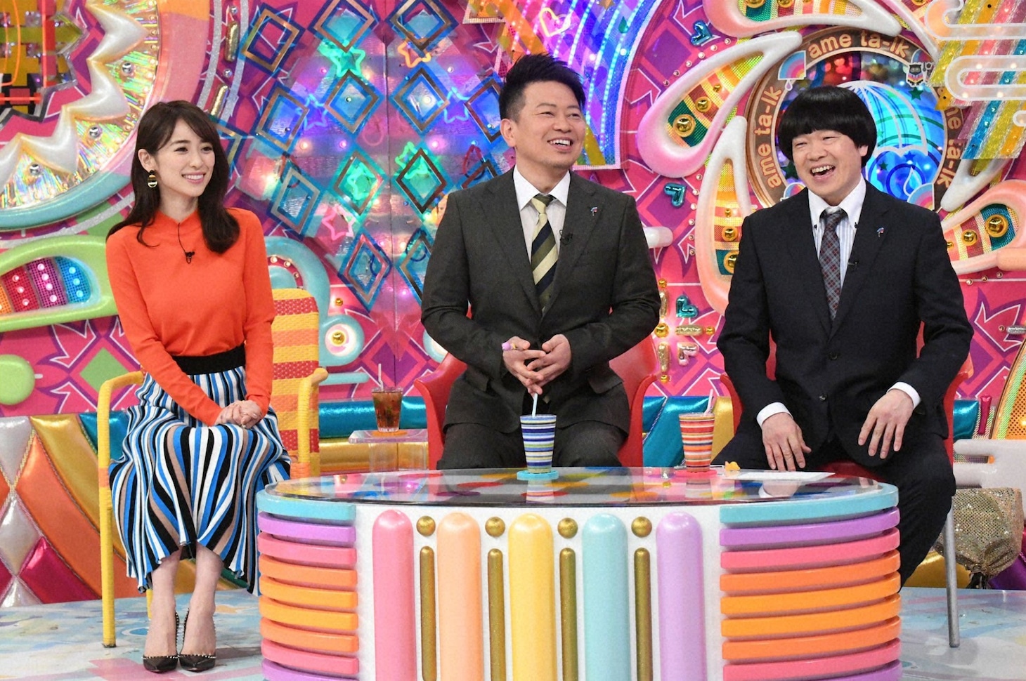 雨上がり決死隊と泉里香（左）。(c)テレビ朝日
