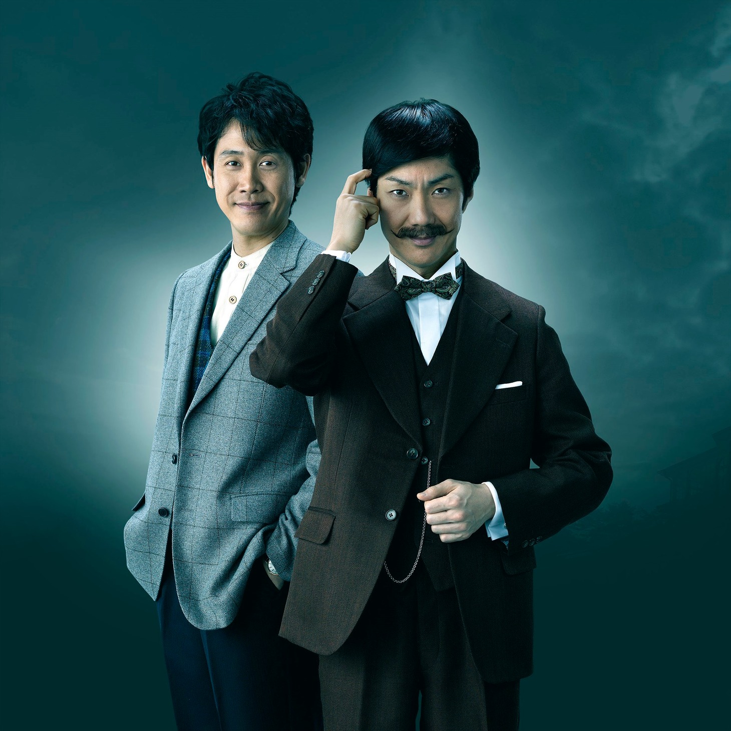ドラマ特番「黒井戸殺し」に出演する、野村萬斎と大泉洋（左）。(c)フジテレビ