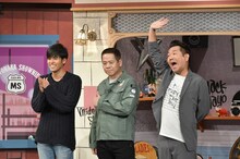 左からK、FUJIWARA。(c)読売テレビ