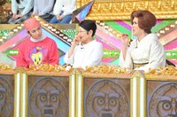 左からりゅうちぇる、泉ピン子、IKKO。(c)日本テレビ