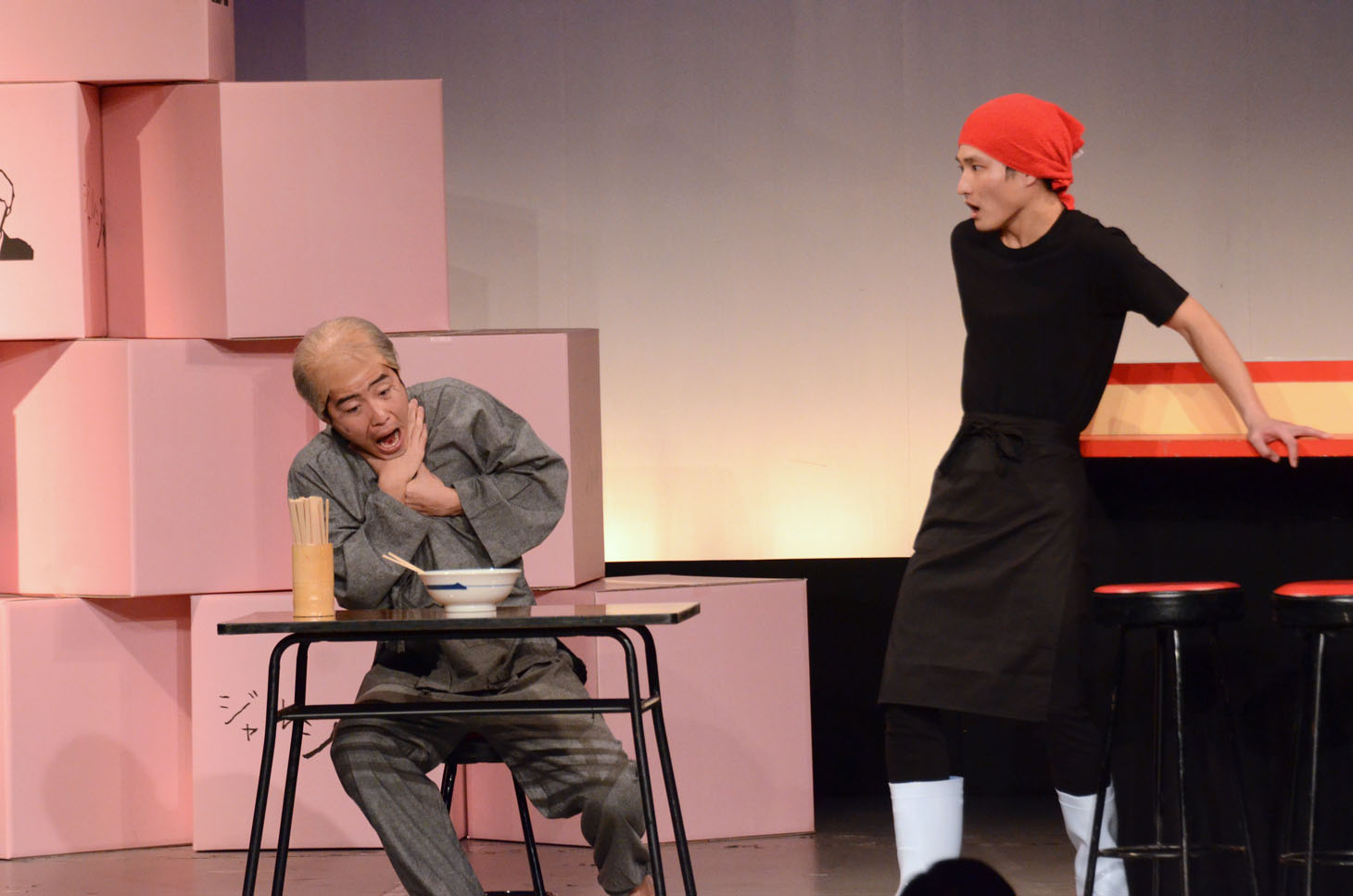 「死ぬタイミング悪い奴」（左）