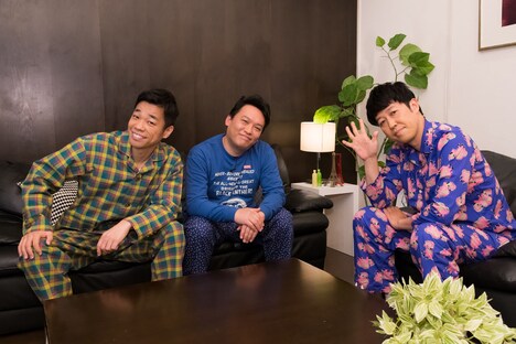 COWCOWと小籔千豊（右）。(c)Dlife