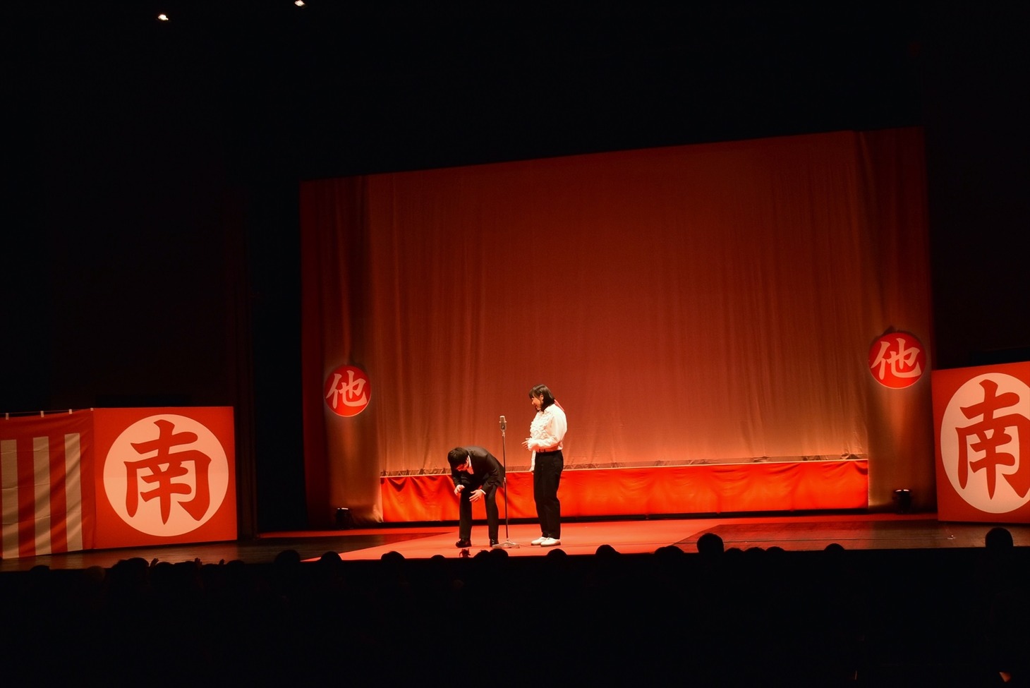 南海キャンディーズ初単独ライブの会場の様子。